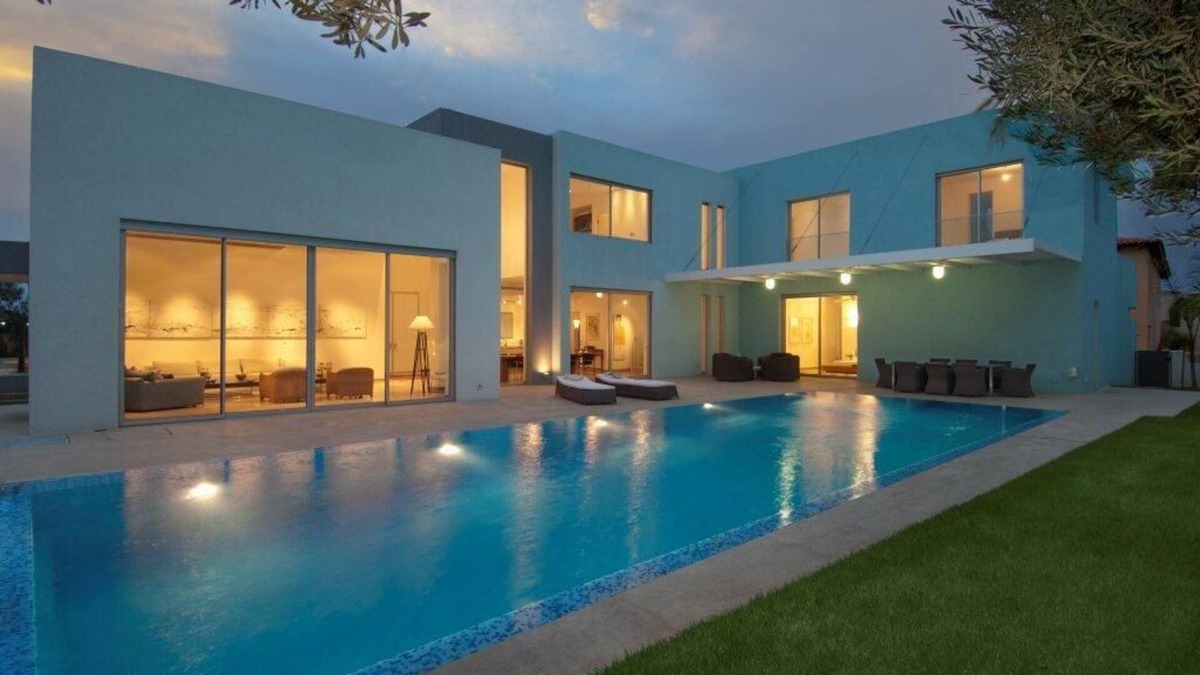 Caesarea Villa | Luxurious villa with fenced swimming pool in the Caesarea Golf area