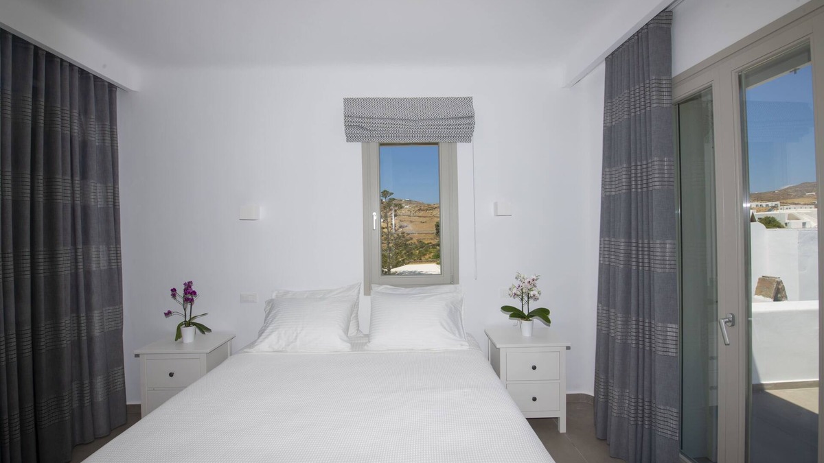 Panormos Villa | Luxurious Villa with garden, outdoor pool, barbeque,