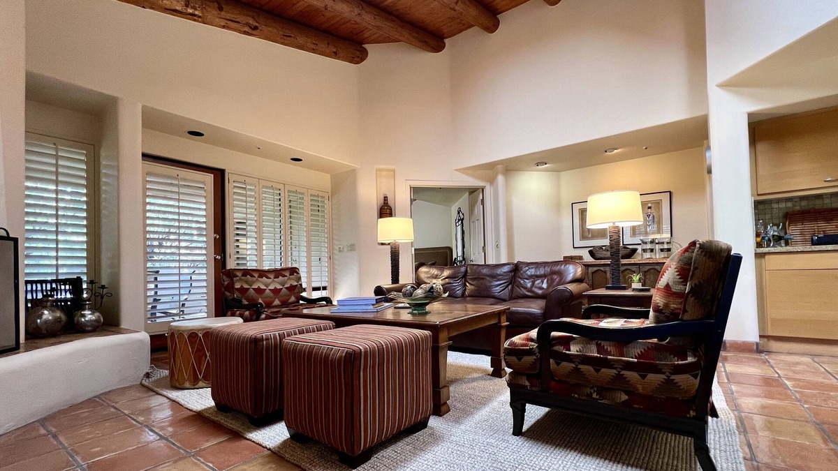 Pinnacle Peak House | Luxurious villa with golf, hot tub & pool.