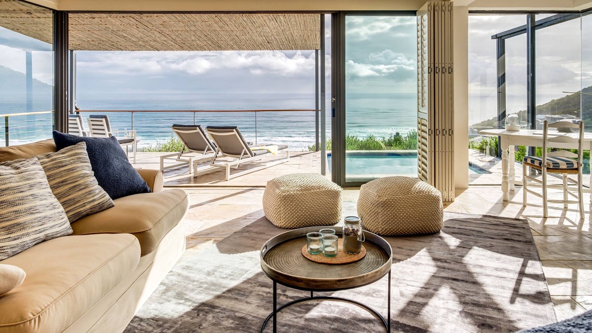 Cape Peninsula Villa | Luxurious villa with spectacular ocean views | with pool and solar power