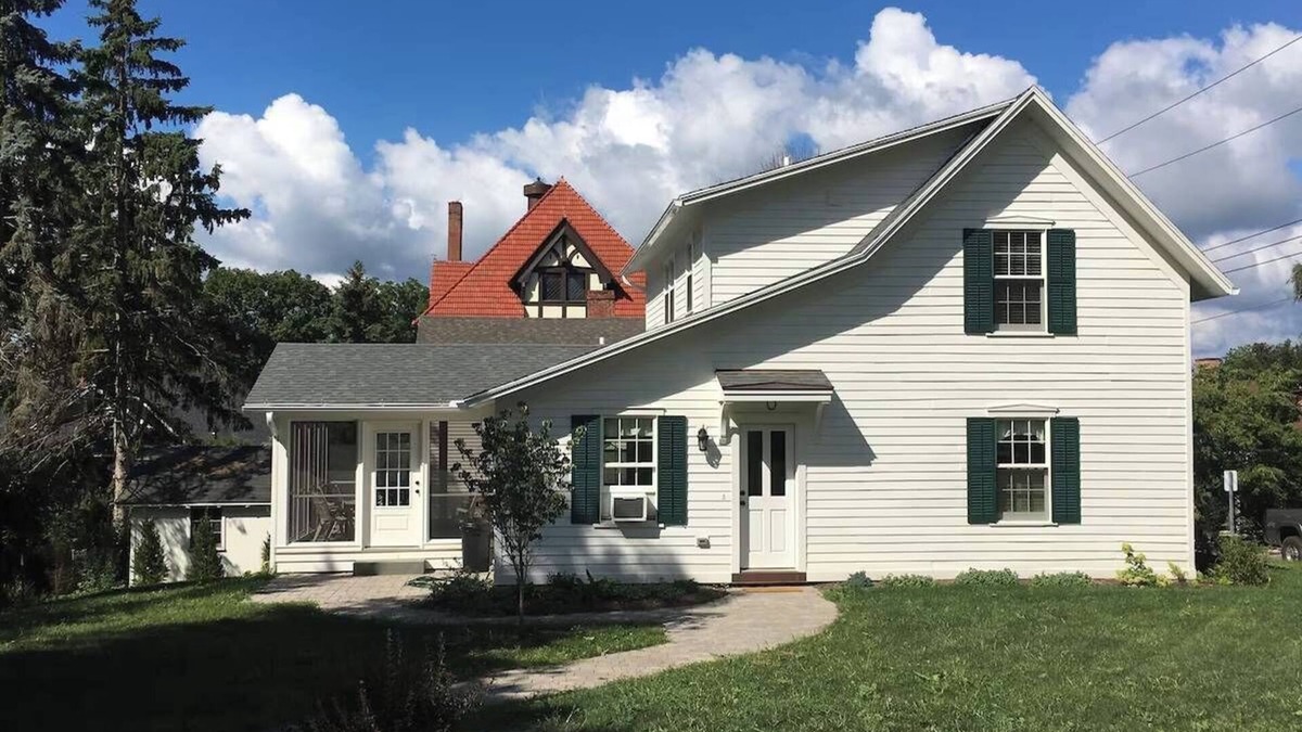 Town of Ledyard Apartment | Luxurious Village Town House in the Heart of Aurora New York
