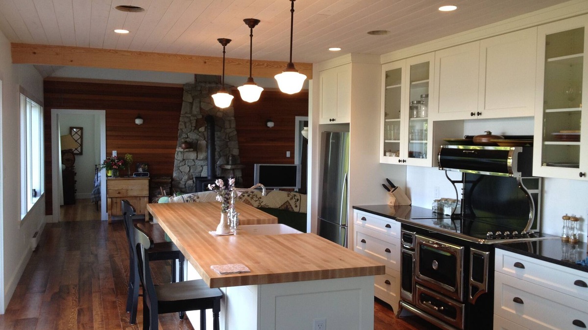 Salt Spring Island House | Luxurious Waterfront Retreat with Private Beach