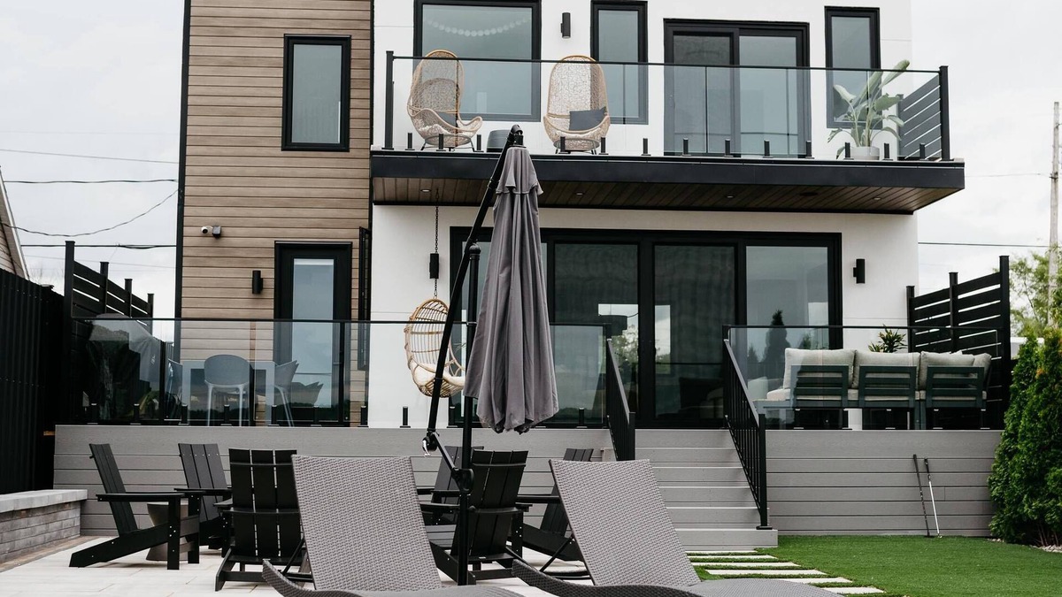 Rossmore House | Luxurious Waterfront Home in PEC