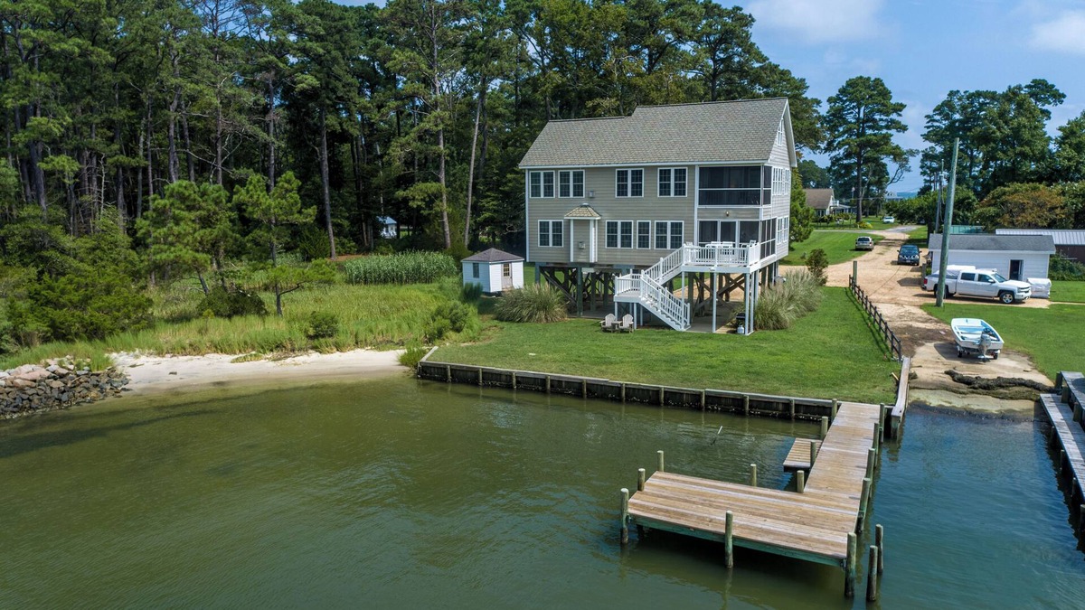 Deltaville House | Luxurious Waterfront Paradise with gorgeous water views& private deck 4bd/3bath