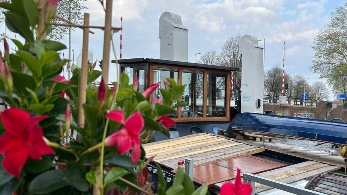 Nieuwmarkt en Lastage Boat Rental | Luxurious wellness houseboat - Sailors Suite