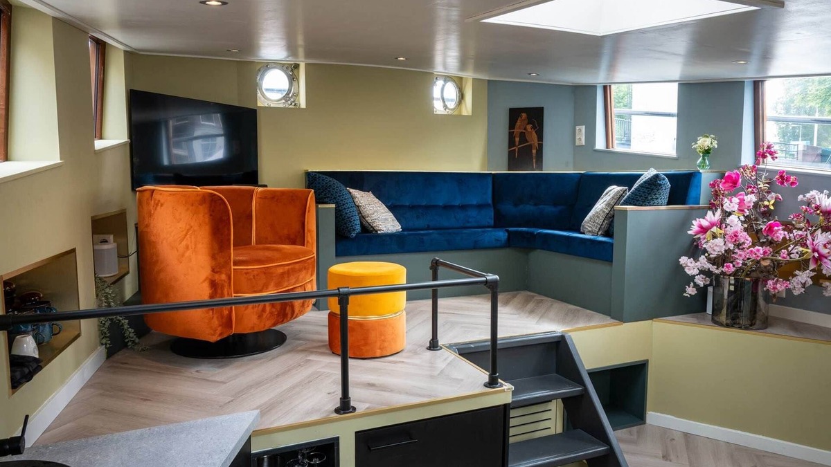 Amsterdam City Centre Boat Rental | Luxurious wellness houseboat - Captains Cabin