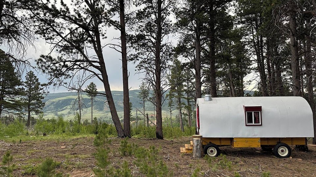 Casper House | Luxuriously Rustic Hand-Crafted Sheep Wagon in Private Wooded Area with Views