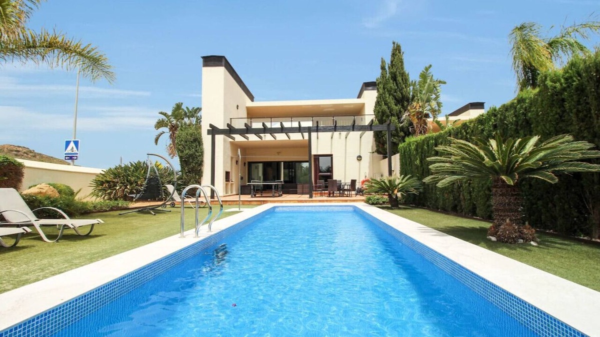 El Beal Villa | Luxuriuos 4 Bedroom Villa with Private Pool and Tennis and Paddle courts