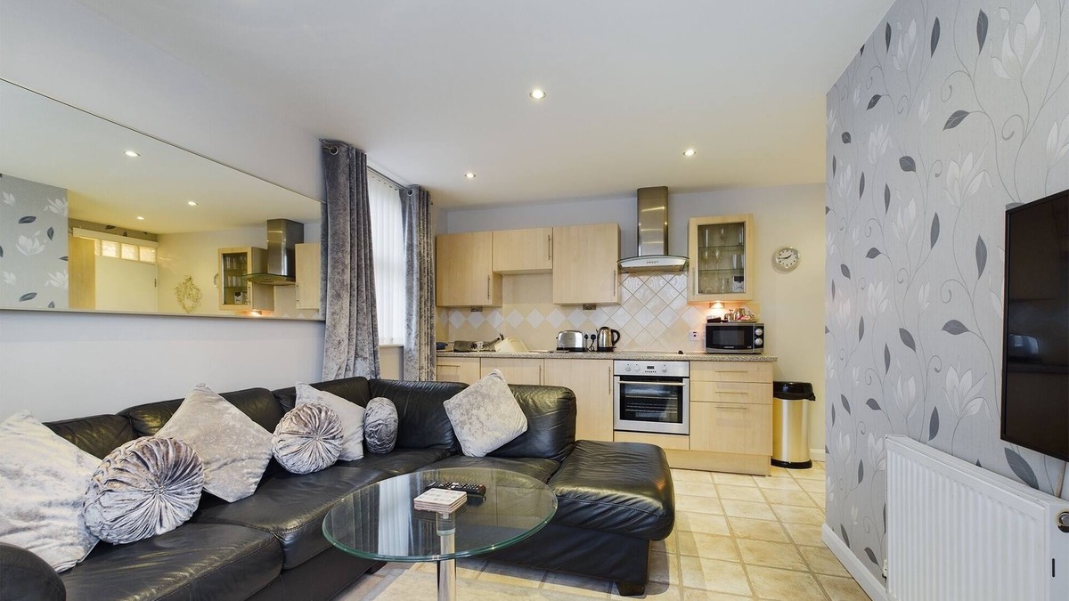 Bispham Apartment | Luxury 1 Bed Apt, Beach Front with Side Sea View