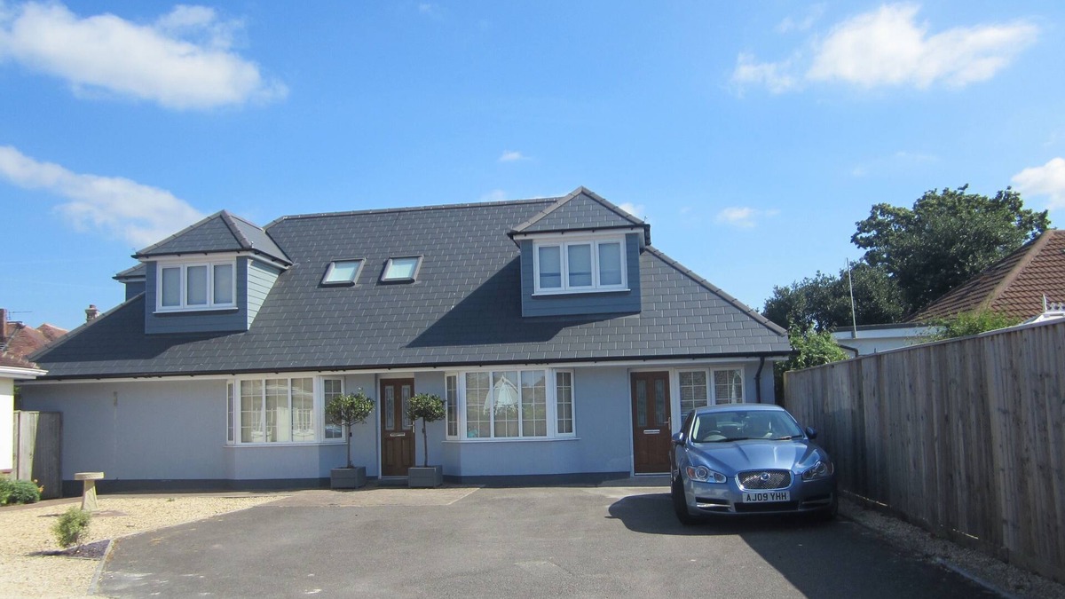 Bournemouth Apartment | LUXURY 1 BED FLAT WITH GARDEN - 2 MINS WALK TO RIVER - DOG FRIENDLY