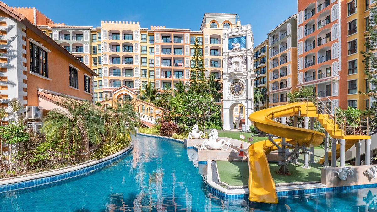 Na Kluea Apartment | Luxury 1 Beddoom with Pool
