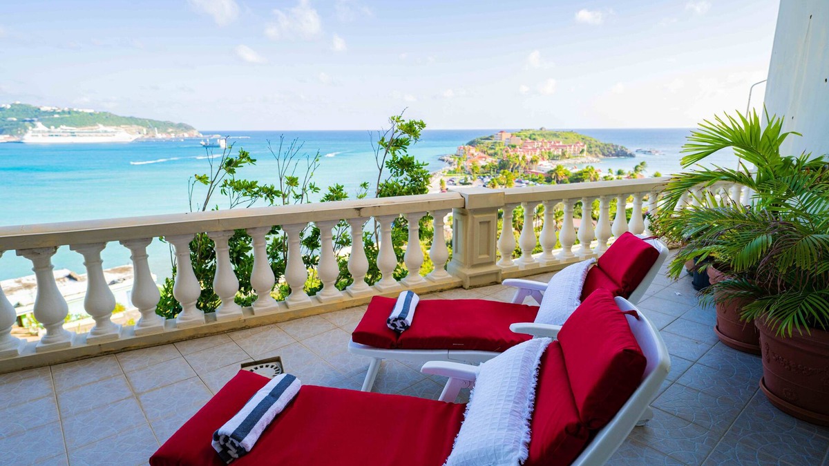Belair House | Luxury 1 Bedroom at VILLA KIMON + AMAZING PATIO!