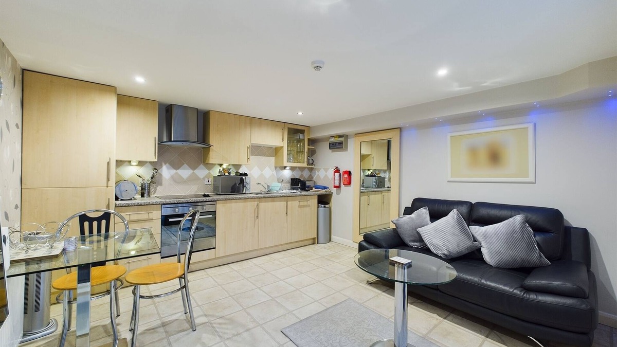 Bispham Apartment | Luxury 1 Bedroom Apartment with Private Decking
