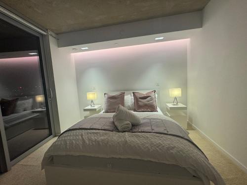 Docklands Apartment | Luxury 1 Bedroom Apartment In London with Free parking