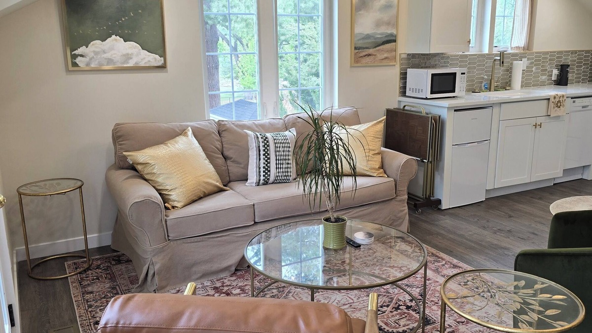 Montclair Condo | Luxury 1-bedroom condo in fabulous Denver with WiFi, AC