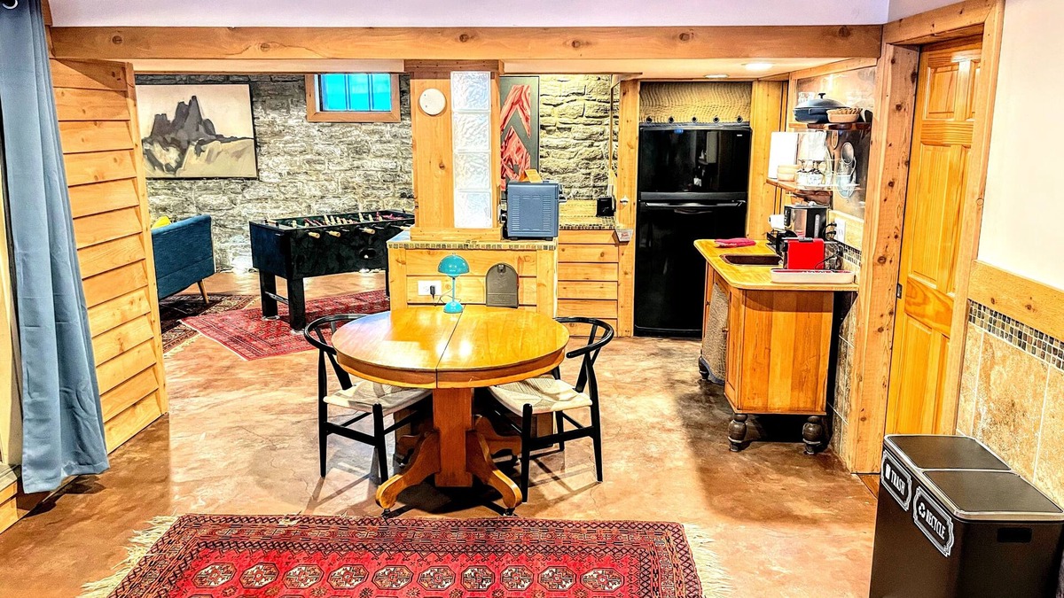 Summit - University Apartment | Luxury 1-bedroom Flat on Cathedral Hill: Private Sauna, Fireplace and Gym