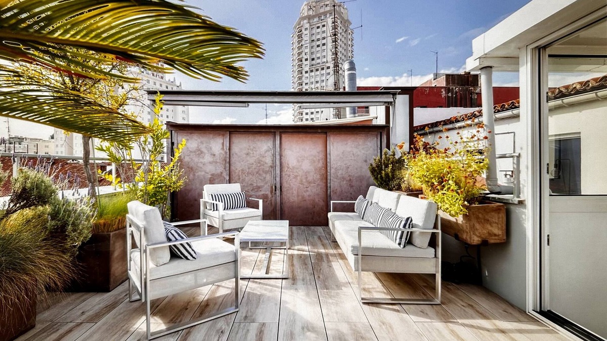 Malasana Apartment | Luxury 1 bedroom penthouse with large private terrace, views of Madrid/WIFI