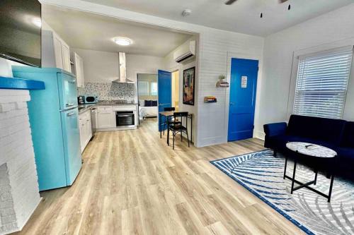 Montrose Cabin | Luxury 1 BR Montrose - Cagliari at The Italian Plaza