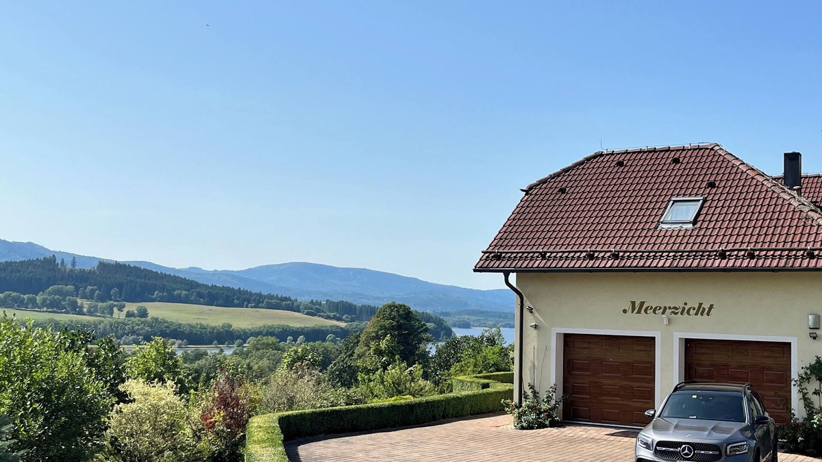 Horni Plana Villa | Luxury 10-bed villa with view, pool, playground