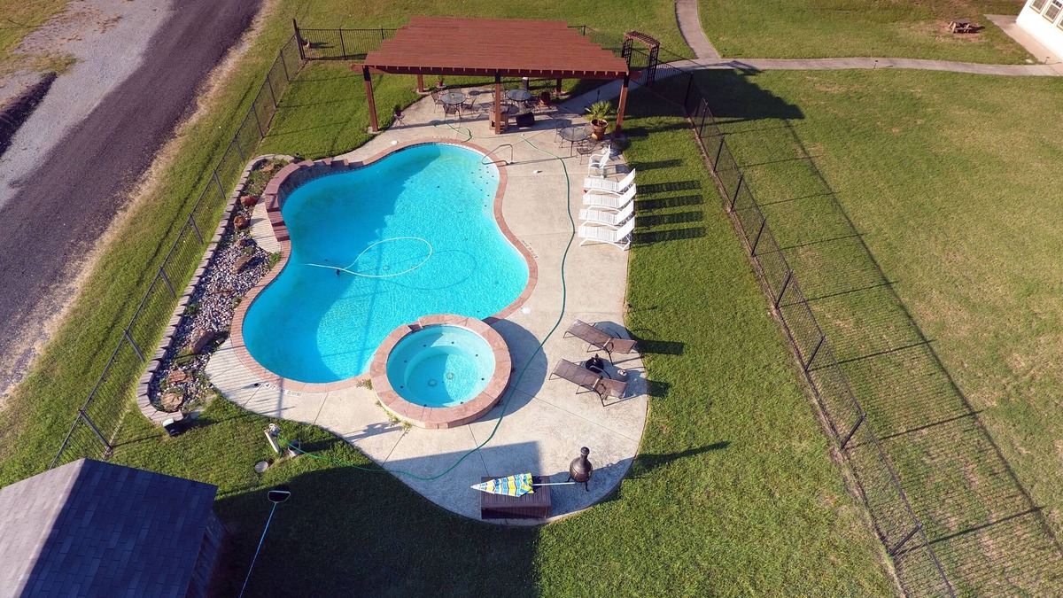 Aurora House | Luxury 11BR, 13Bath, 6500SFT, 26acre Ranch Resort with Game Rm, Pool - Sleeps 50