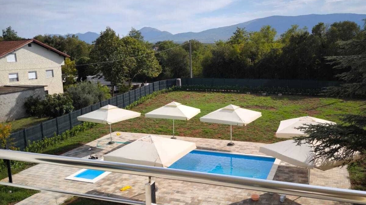 Trn Villa | Luxury 12-Bed Villa w/AC Heated Pool & EV Charger – Near Mostar & Kravice Falls