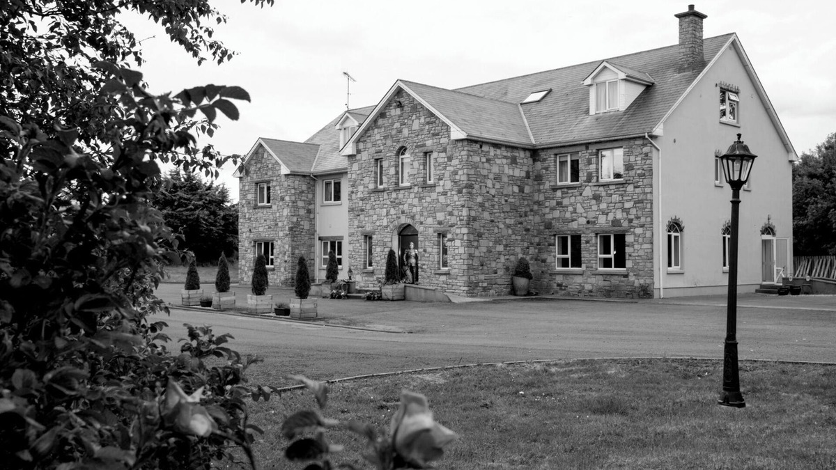 Lecemy House | Luxury 15-Bed Manor | Sleeps 30+ | All Ensuite Rooms