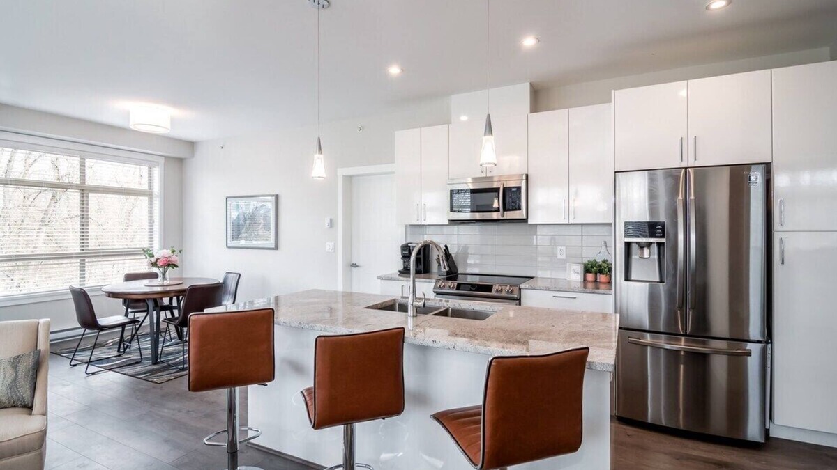Chilliwack Proper Village West Apartment | Luxury 180 Mountain W/2 Kings