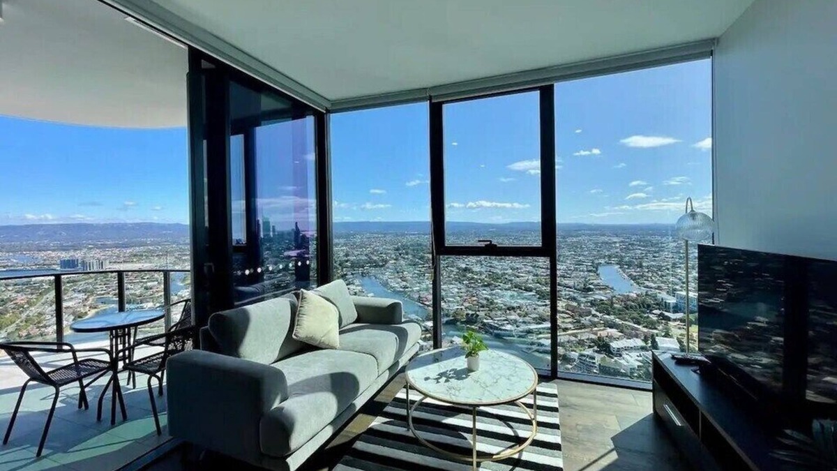 Broadbeach Apartment | Luxury 180° riverview skyline 1 bed apt