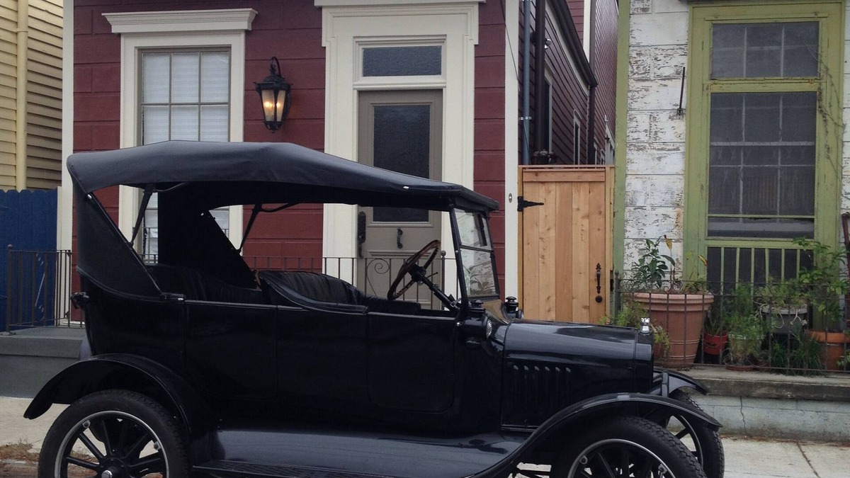 Faubourg Marigny Bed & Breakfast | Luxury 1830s Victorian Marigny Jewel - Old Is Now Modern Chic And Beautiful