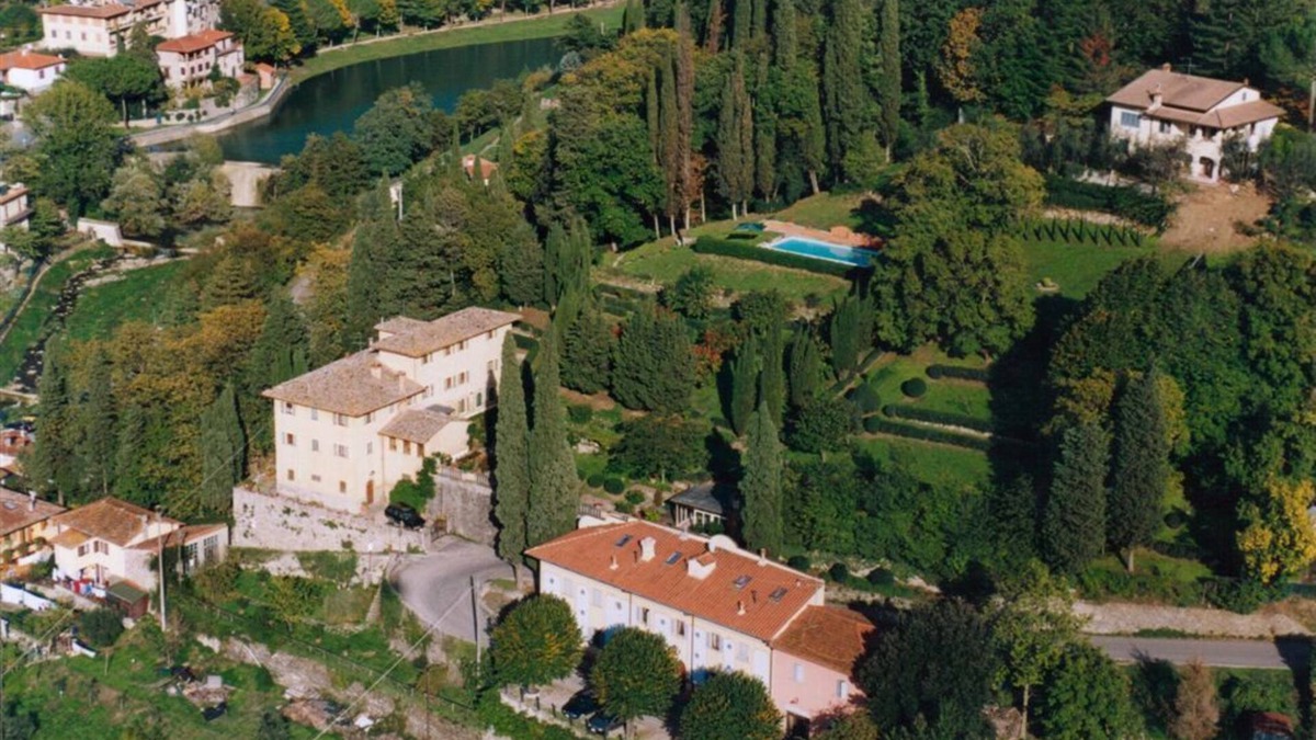 Londa Villa | Luxury 18th Century Villa Walking distance to a Pretty Village