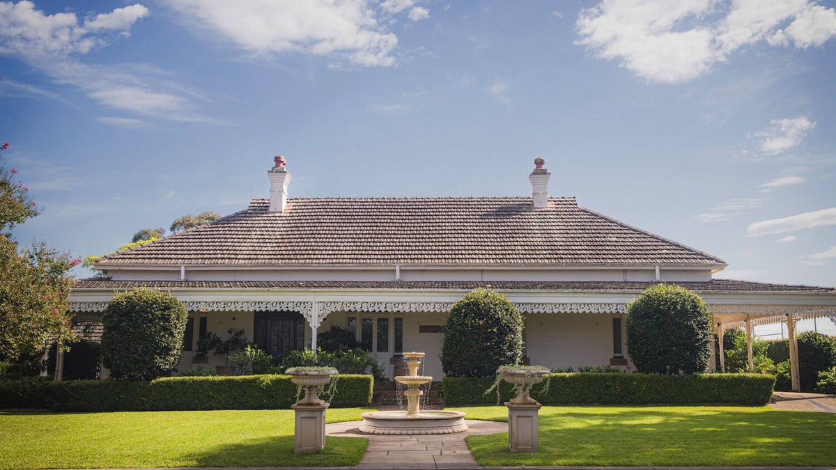 Albion Park House | Luxury 19th century estate!
