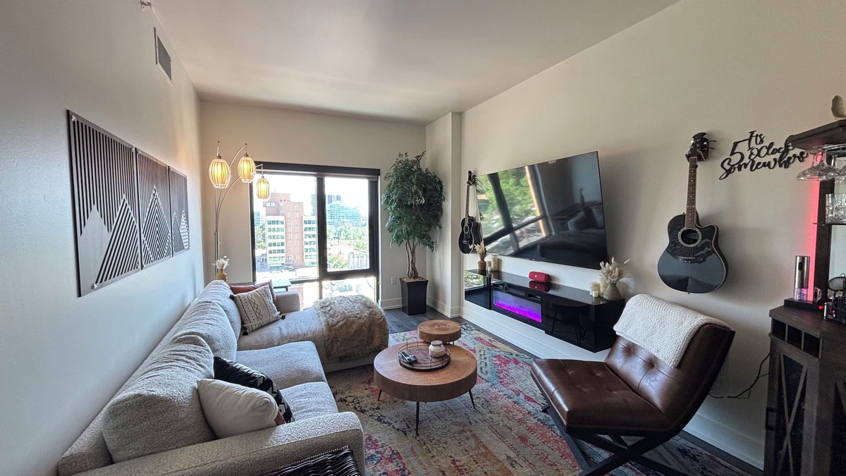 Cherry Creek Apartment | Luxury 1bd/1ba - Rooftop pool, w/d in unit, walkable North Cherry Creek