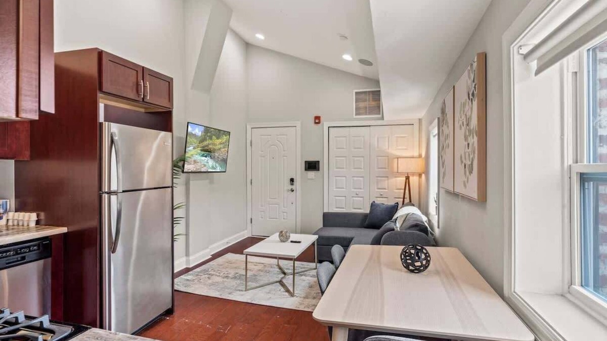 Southwark Apartment | Luxury 1BD | 2 Beds | Queens Village