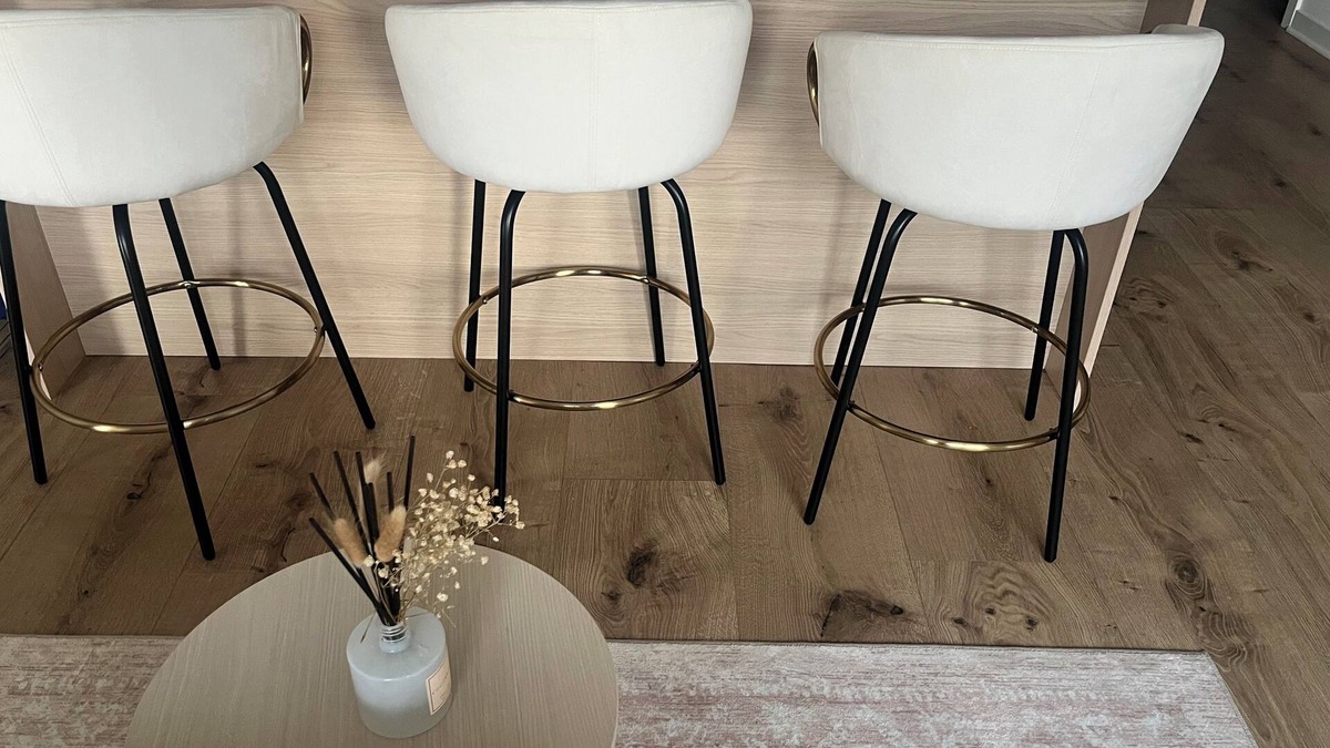 Dunning Apartment | Luxury 1BD residence w/parking. Gated and safe. 15 mins from O’Hara