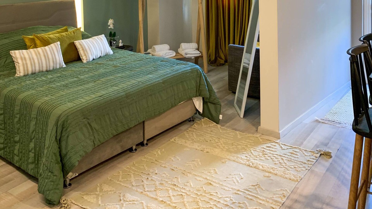 Zavlani Apartment | Luxury-1Bed Apartment with Porch in Greece