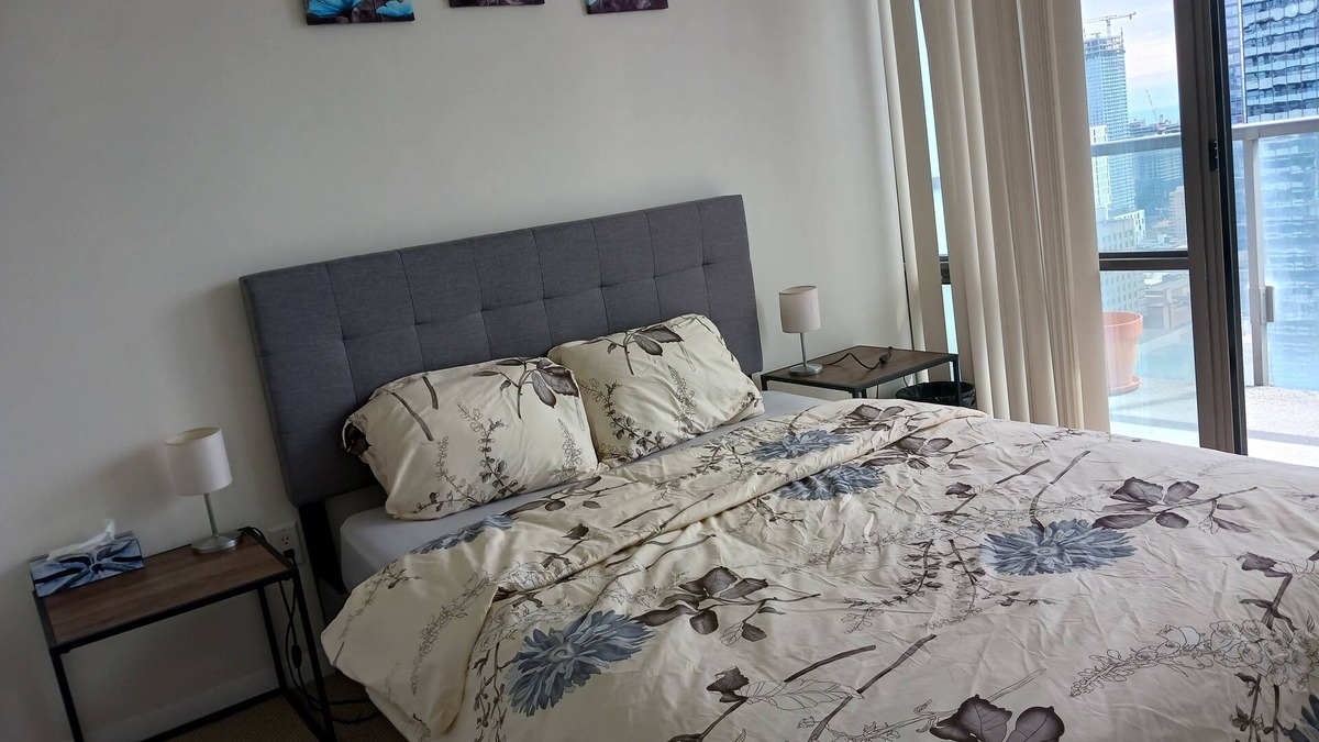 Bay Cloverhill Condo | Luxury 1bedroom condo apartment in downtown Toronto