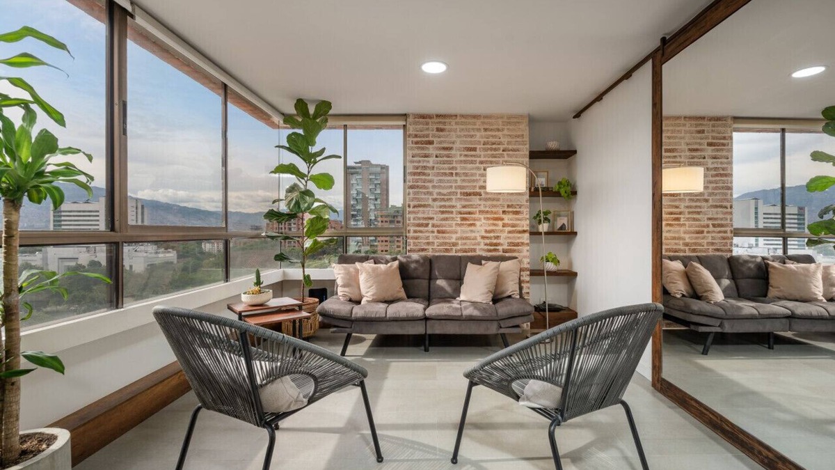La Aguacatala Apartment | Luxury 1BR Apartment near Oviedo with AC