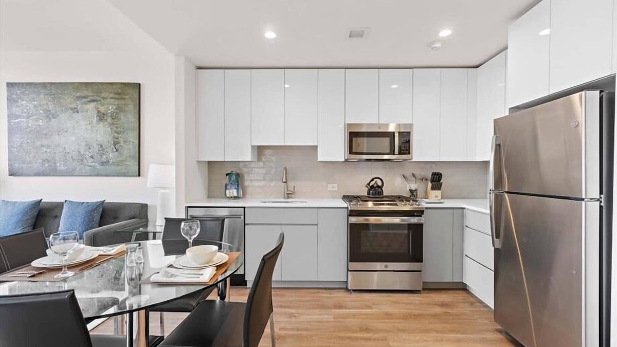 White Plains Apartment | Luxury 1BR in Downtown | Full Kitchen | W&D