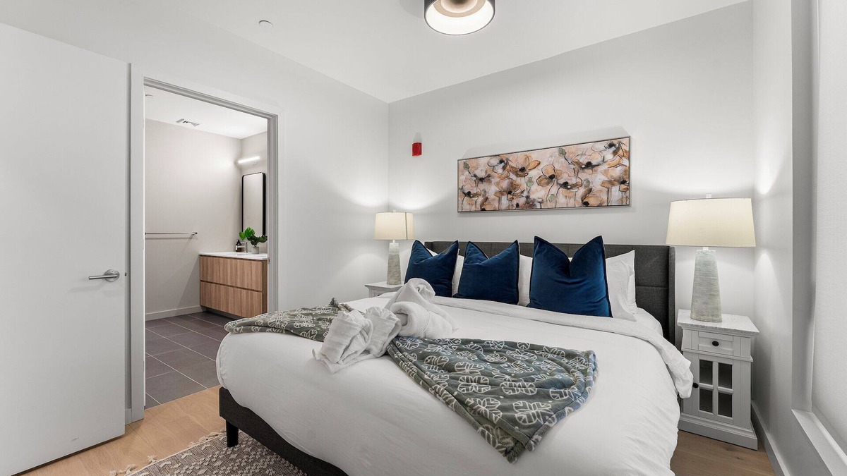 D Street - West Broadway Apartment | Luxury 1BR Next to Broadway Southie 6134