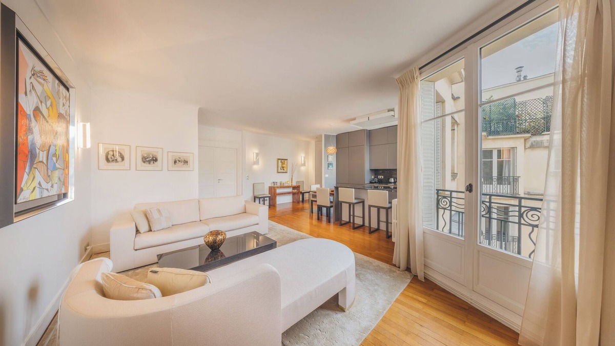 Gaillon Apartment | Luxury 1BR very central elevator
