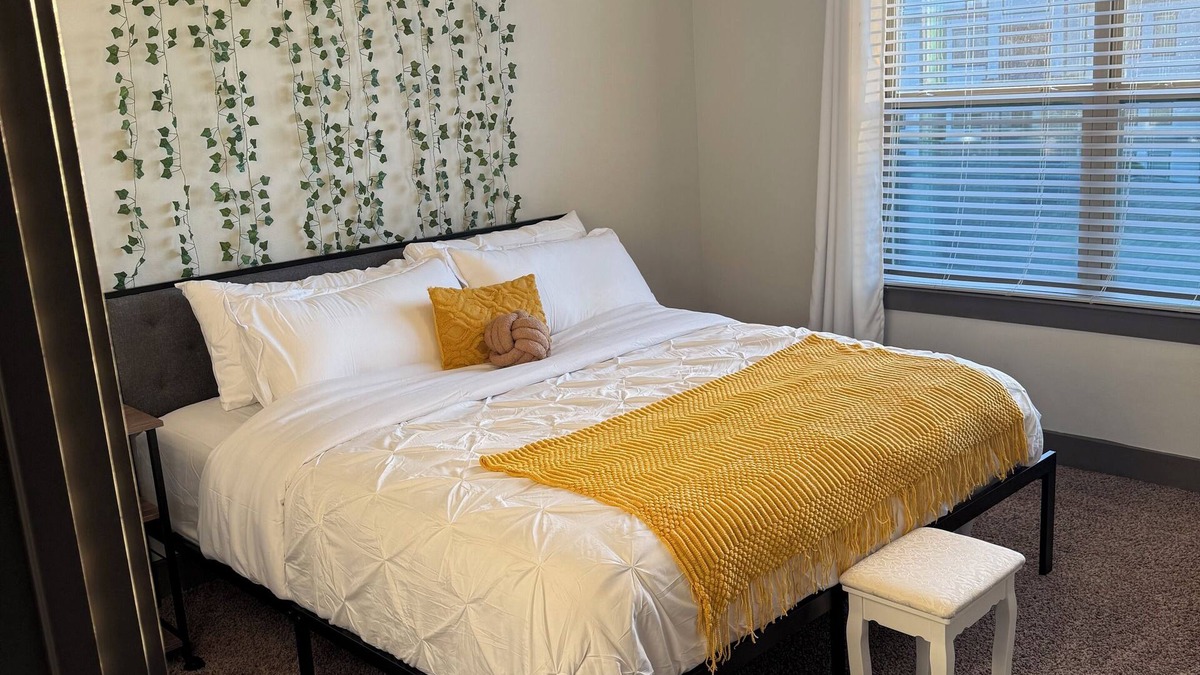 Houston Apartment | Luxury 1BRw/Balcony Near Airport
