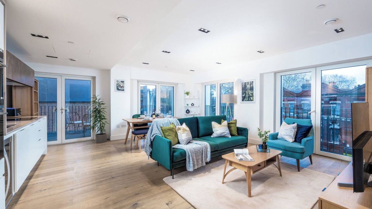 Vauxhall Apartment | Luxury 2 BD with Gym Pool Sauna next US embassy and 8 min to London Eye Big Ben