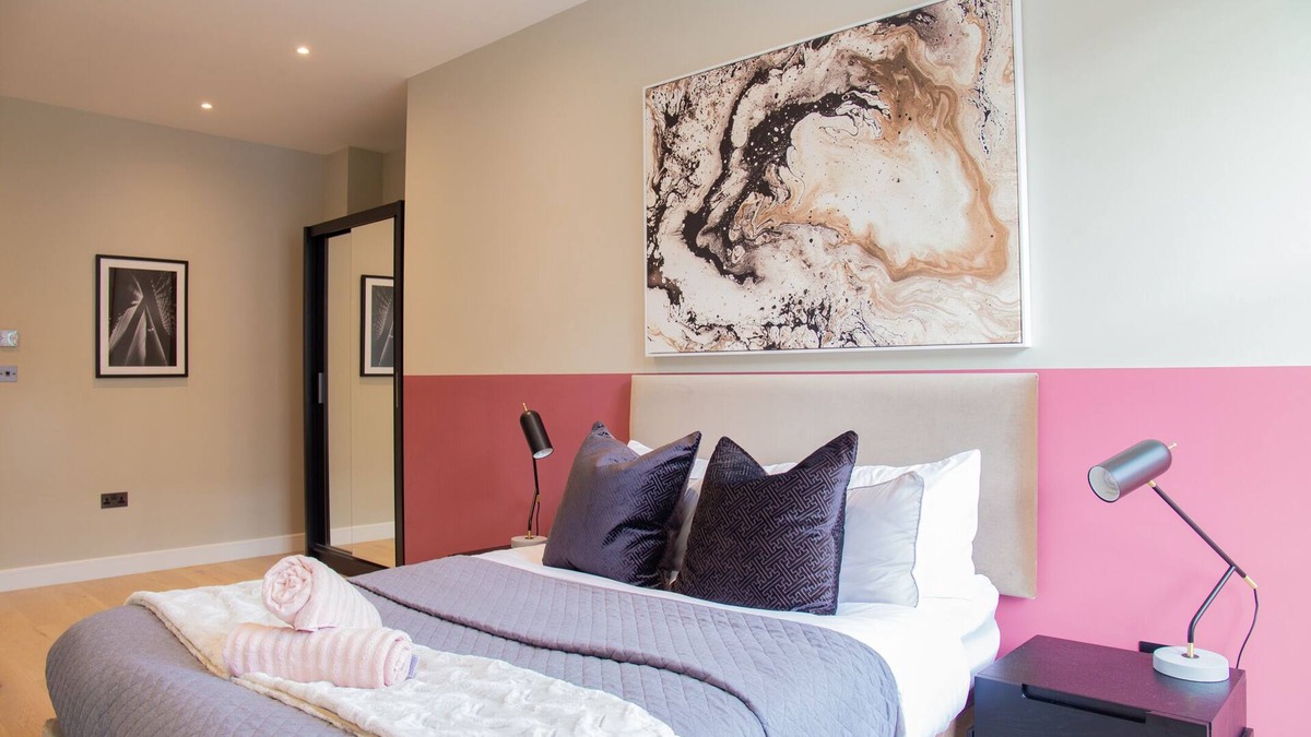 Welwyn Garden City Apartment | Luxury 2 Bedroom Apartment Near Train Station