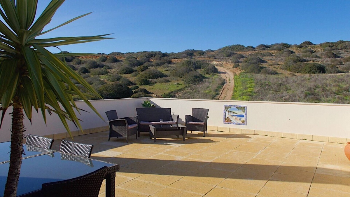 Burgau Apartment | LUXURY 2 BED/2 BATH APARTMENT 5 MINS TO BEACH.nPOOL, ROOF TERRACE, WIFI, A/C