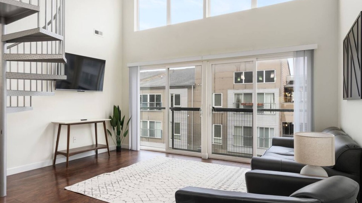 Grandview Heights Apartment | Luxury 2-Bed 2-Bath in Grandview