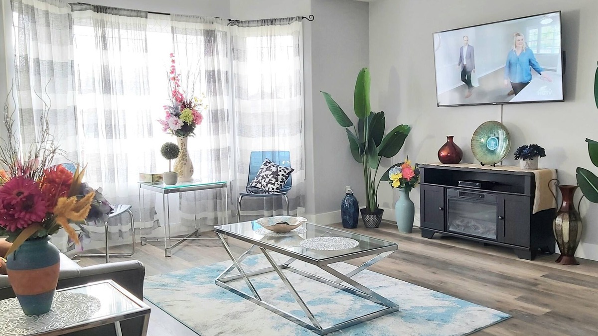 Grande Prairie House | Luxury 2 Bed 2 Bath Retreat - All-Inclusive Furnished Gem for Executive Comfort
