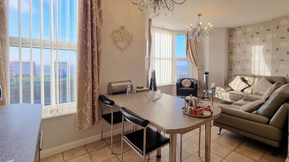 Bispham Apartment | Luxury 2 Bed Apartment, Beach Front with Sea View