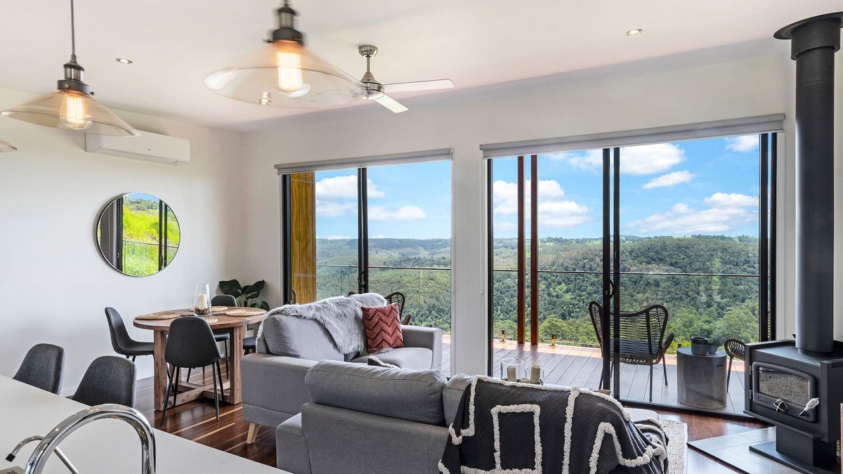 Booroobin Apartment | Luxury 2 Bedroom Cabins - Best Views in Maleny