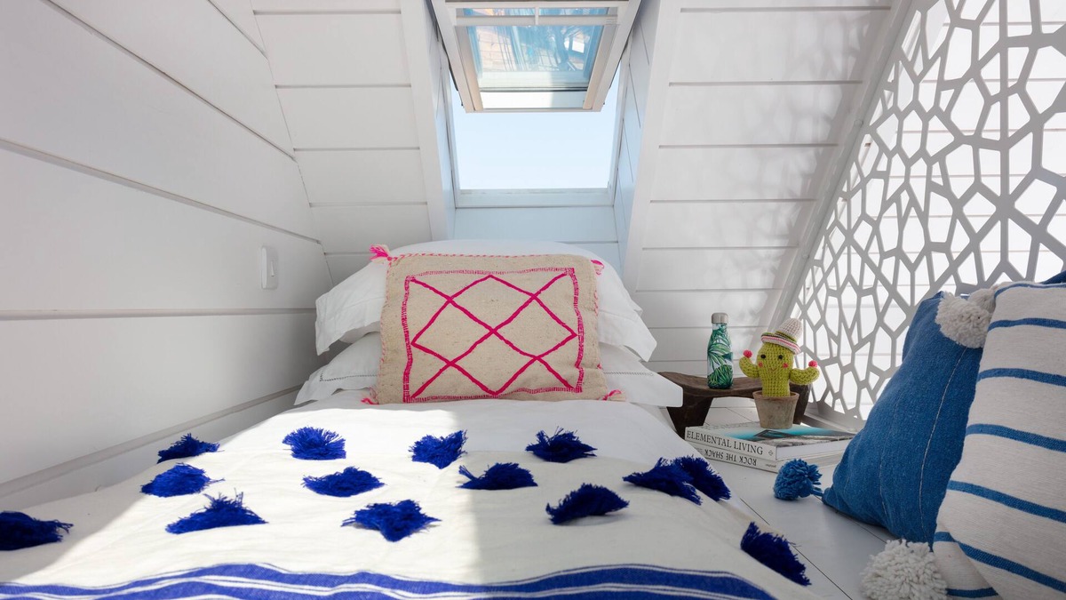 Gwithian Ski Chalet | Luxury 2 Bed Beach House - Hot Tub, Sauna, Next to Beach