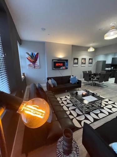 Canton Apartment | Luxury 2 Bed City Centre Duplex with High Ceilings